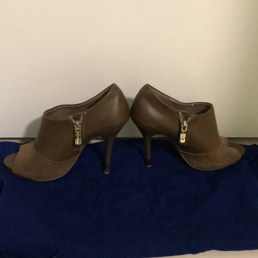 BCBG Generation, Tan, Bootie Heels. - Picture 4 of 9